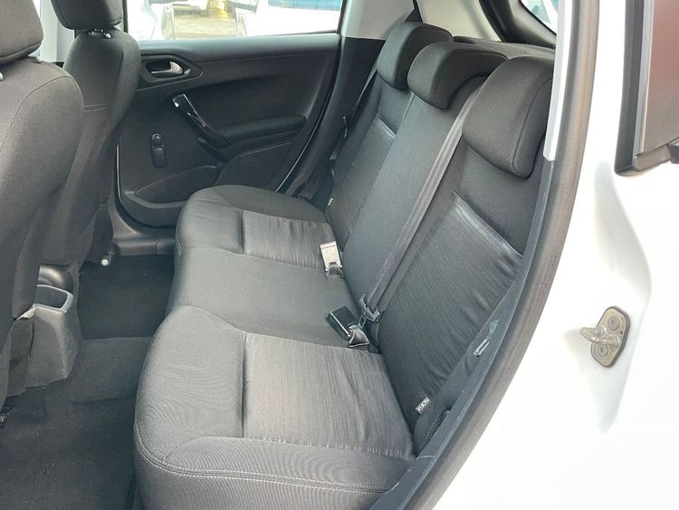 voiture occasion PEUGEOT 208 à la Réunion disponible sur noutlauto.re
