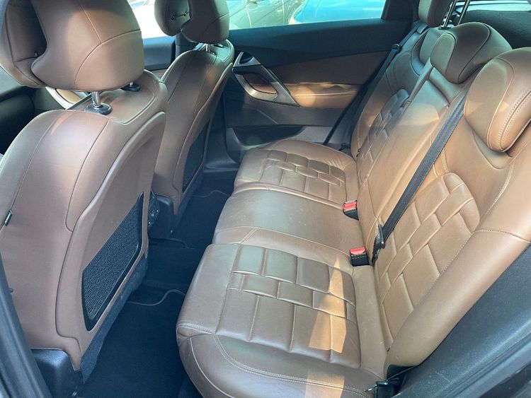 voiture occasion DS DS5 à la Réunion disponible sur noutlauto.re