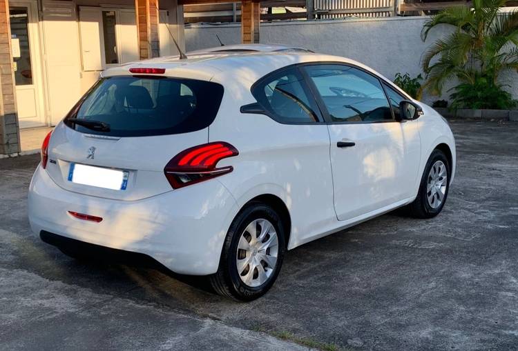 voiture occasion PEUGEOT 208 à la Réunion disponible sur noutlauto.re
