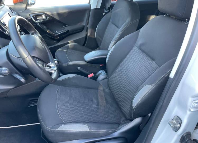voiture occasion PEUGEOT 208 à la Réunion disponible sur noutlauto.re