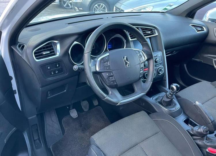 voiture occasion DS DS4 à la Réunion disponible sur noutlauto.re
