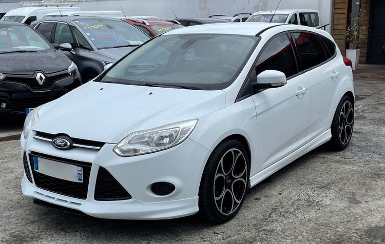 voiture occasion FORD FOCUS à la Réunion disponible sur noutlauto.re