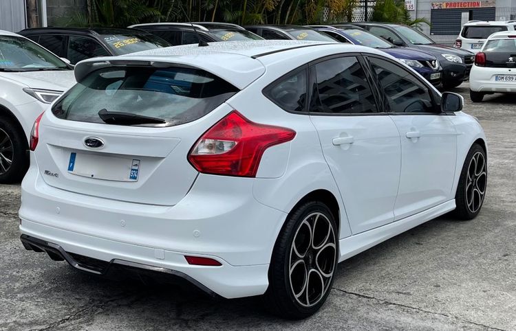 voiture occasion FORD FOCUS à la Réunion disponible sur noutlauto.re