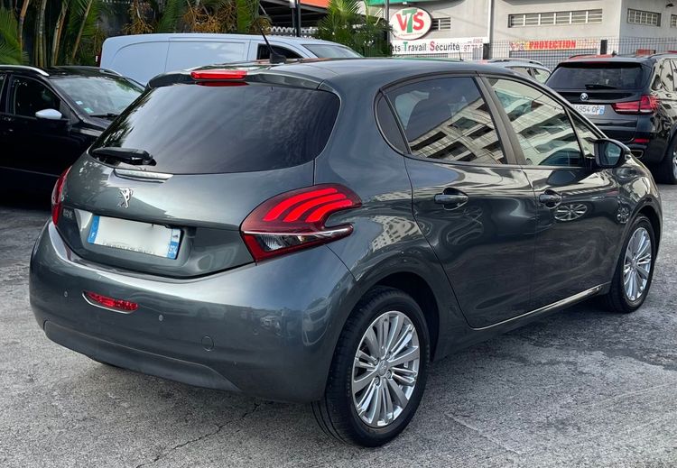 voiture occasion PEUGEOT 208 à la Réunion disponible sur noutlauto.re