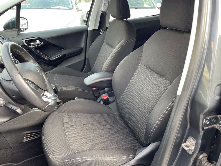 voiture occasion PEUGEOT 208 à la Réunion disponible sur noutlauto.re