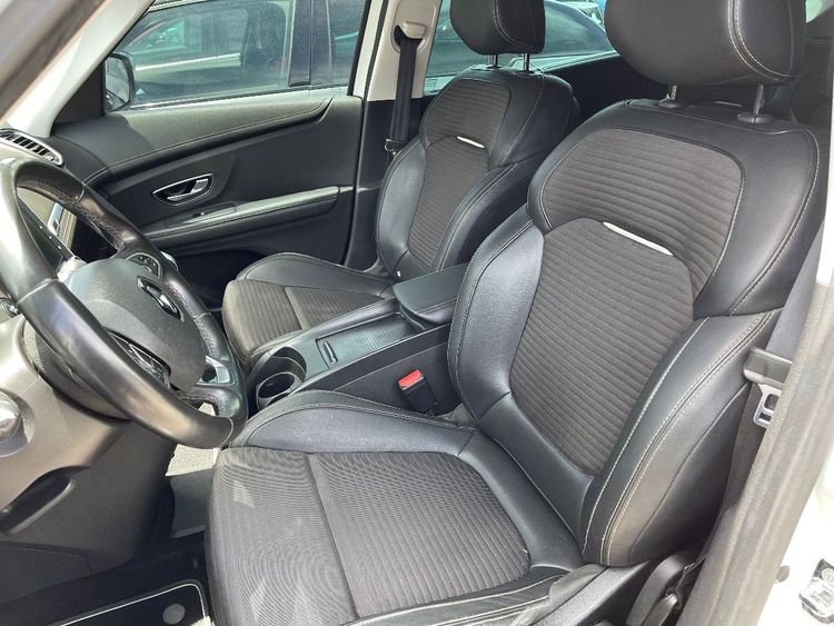voiture occasion RENAULT GRAND SCENIC à la Réunion disponible sur noutlauto.re