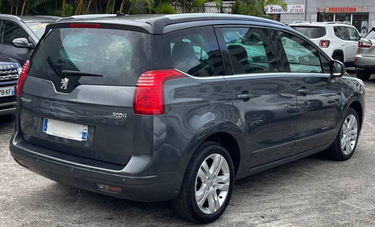 voiture occasion PEUGEOT 5008 à la Réunion disponible sur noutlauto.re