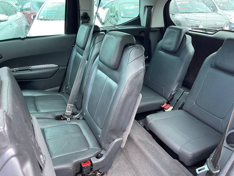 voiture occasion PEUGEOT 5008 à la Réunion disponible sur noutlauto.re