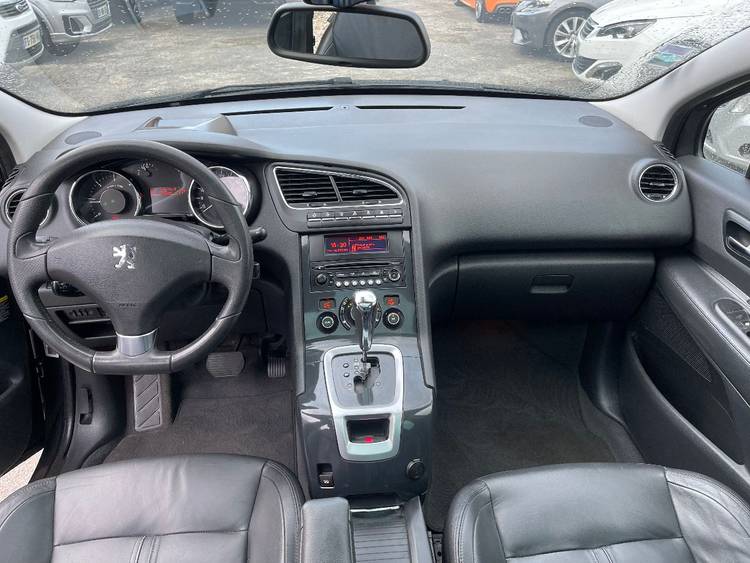 voiture occasion PEUGEOT 5008 à la Réunion disponible sur noutlauto.re