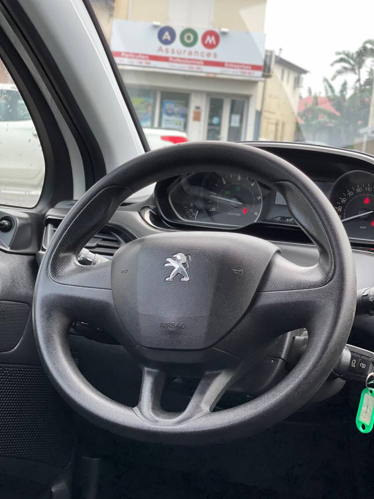 voiture occasion PEUGEOT 208 à la Réunion disponible sur noutlauto.re