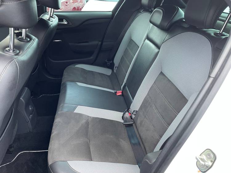 voiture occasion DS DS4 à la Réunion disponible sur noutlauto.re