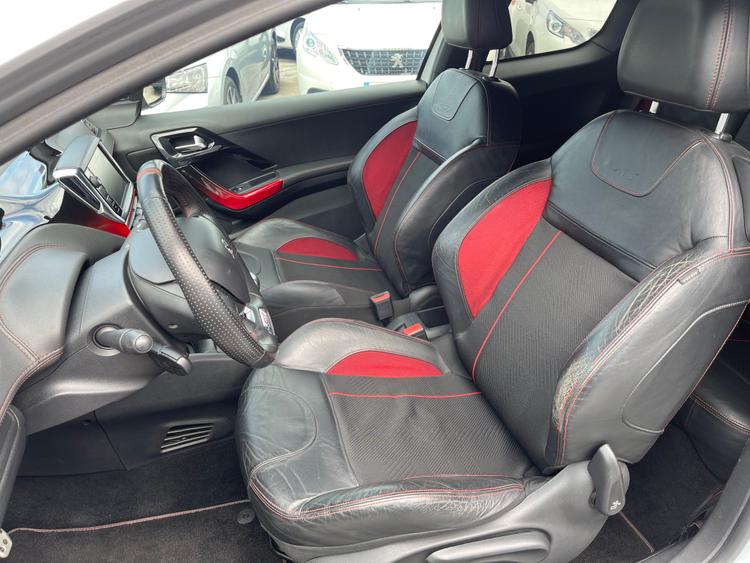 voiture occasion PEUGEOT 208 à la Réunion disponible sur noutlauto.re