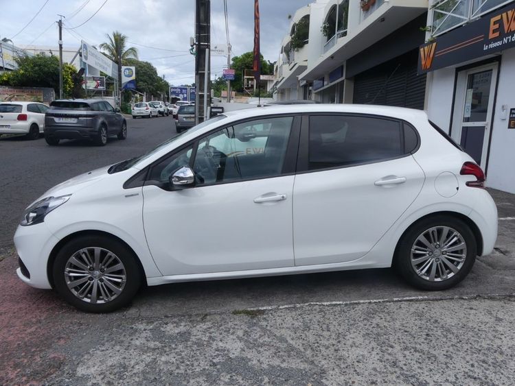 voiture occasion PEUGEOT 208 à la Réunion disponible sur noutlauto.re