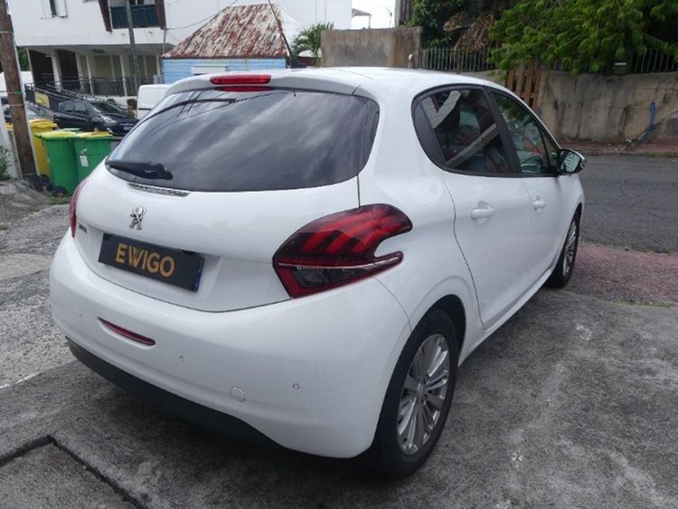 voiture occasion PEUGEOT 208 à la Réunion disponible sur noutlauto.re
