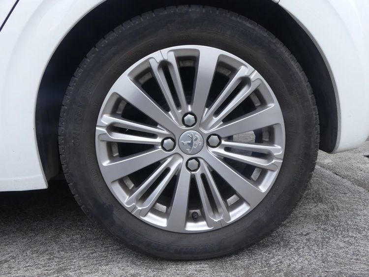 voiture occasion PEUGEOT 208 à la Réunion disponible sur noutlauto.re