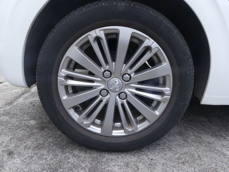 voiture occasion PEUGEOT 208 à la Réunion disponible sur noutlauto.re