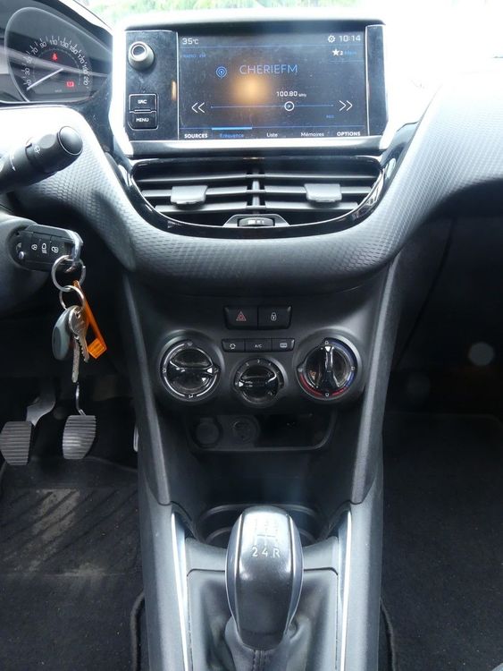 voiture occasion PEUGEOT 208 à la Réunion disponible sur noutlauto.re