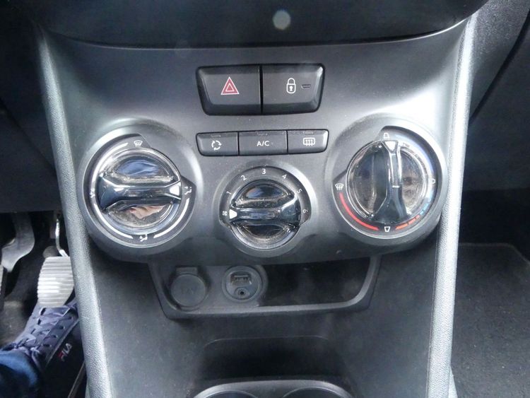 voiture occasion PEUGEOT 208 à la Réunion disponible sur noutlauto.re