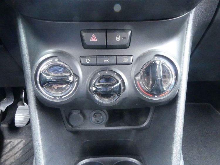 voiture occasion PEUGEOT 208 à la Réunion disponible sur noutlauto.re