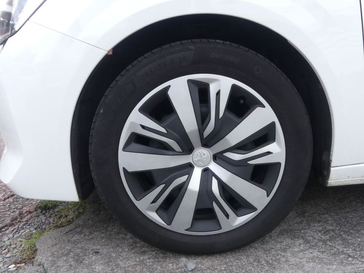 voiture occasion PEUGEOT 208 à la Réunion disponible sur noutlauto.re