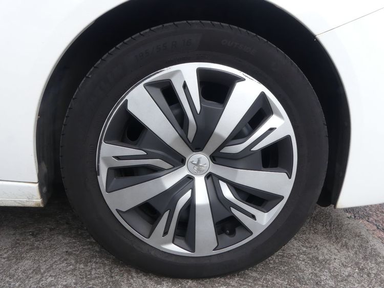 voiture occasion PEUGEOT 208 à la Réunion disponible sur noutlauto.re