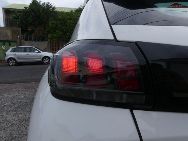 voiture occasion PEUGEOT 208 à la Réunion disponible sur noutlauto.re