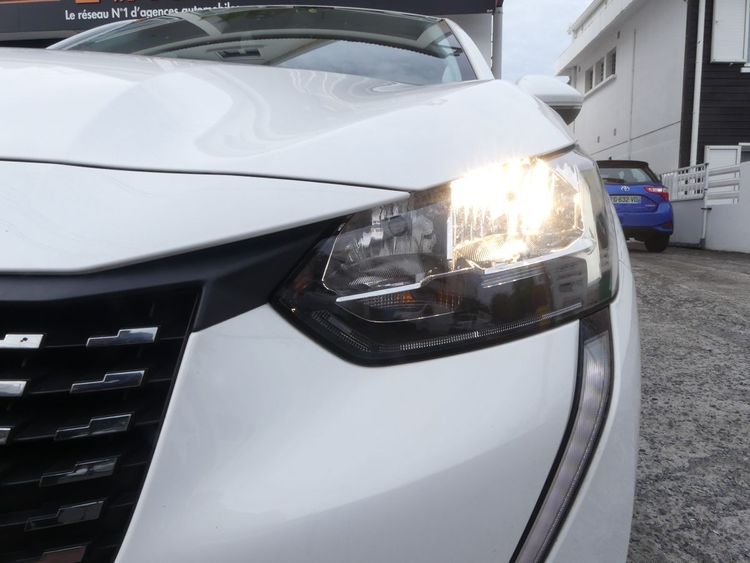voiture occasion PEUGEOT 208 à la Réunion disponible sur noutlauto.re