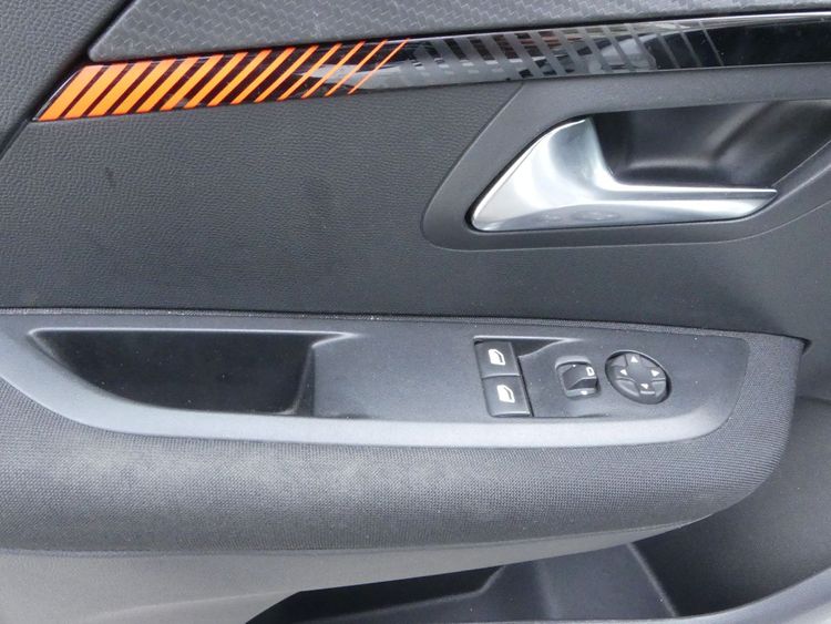 voiture occasion PEUGEOT 208 à la Réunion disponible sur noutlauto.re