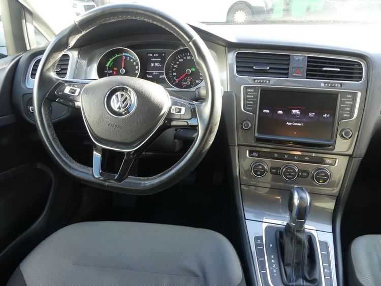 voiture occasion VOLKSWAGEN GOLF à la Réunion disponible sur noutlauto.re