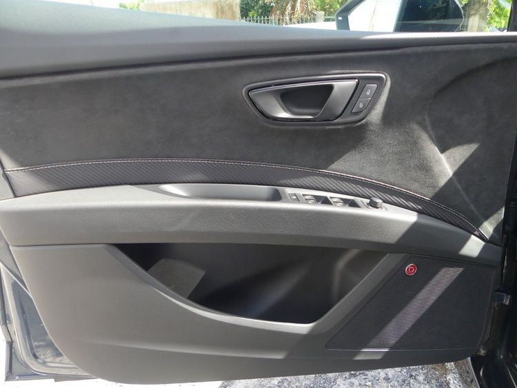 voiture occasion SEAT LEON à la Réunion disponible sur noutlauto.re