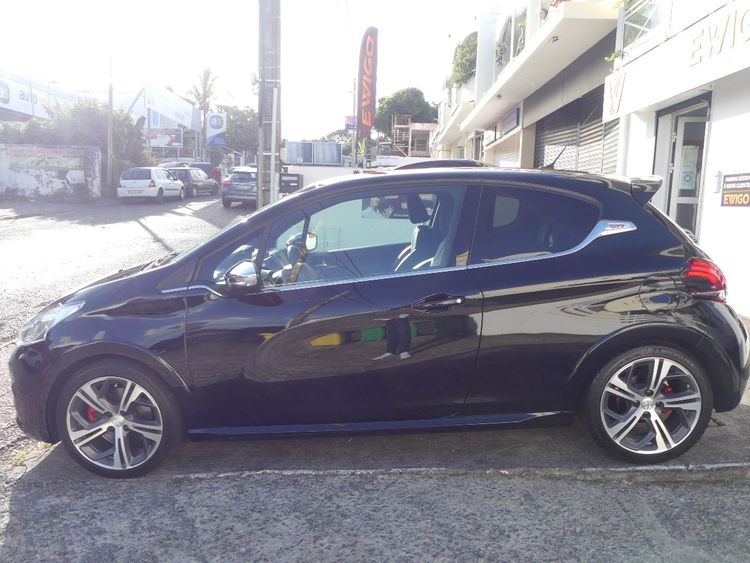 voiture occasion PEUGEOT 208 à la Réunion disponible sur noutlauto.re