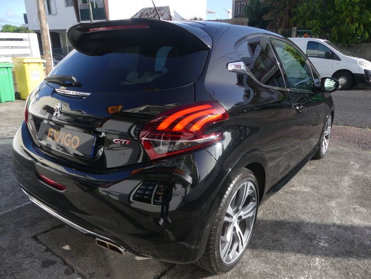voiture occasion PEUGEOT 208 à la Réunion disponible sur noutlauto.re