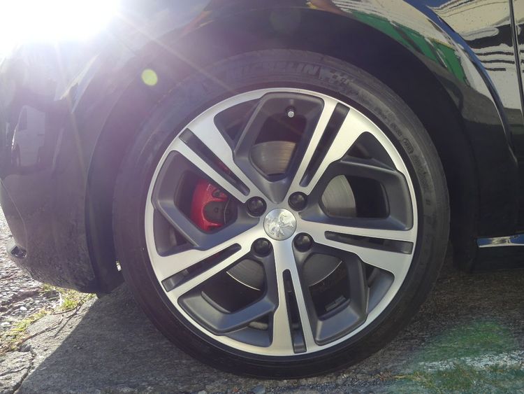 voiture occasion PEUGEOT 208 à la Réunion disponible sur noutlauto.re