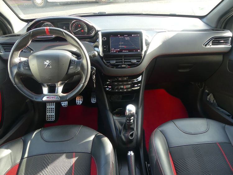 voiture occasion PEUGEOT 208 à la Réunion disponible sur noutlauto.re