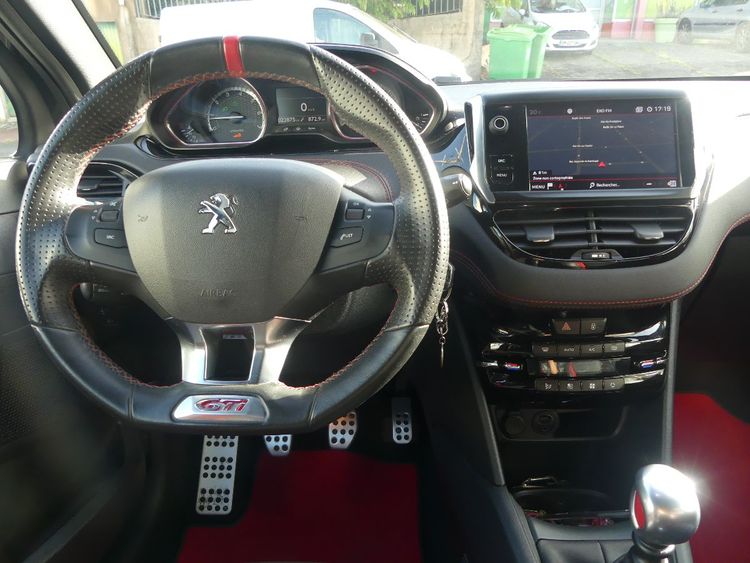 voiture occasion PEUGEOT 208 à la Réunion disponible sur noutlauto.re