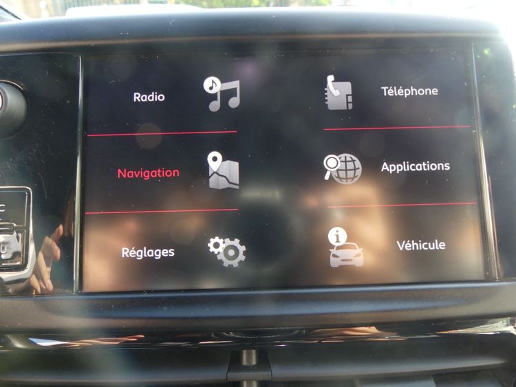 voiture occasion PEUGEOT 208 à la Réunion disponible sur noutlauto.re