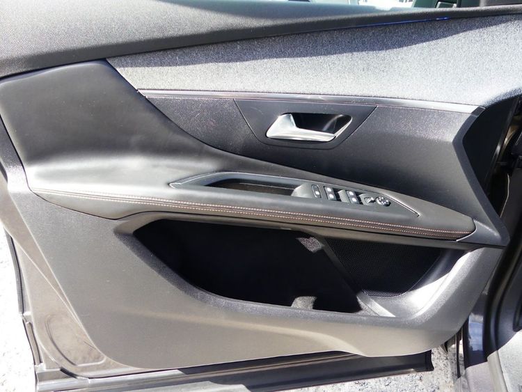 voiture occasion PEUGEOT 3008 à la Réunion disponible sur noutlauto.re