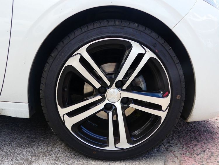 voiture occasion PEUGEOT 208 à la Réunion disponible sur noutlauto.re