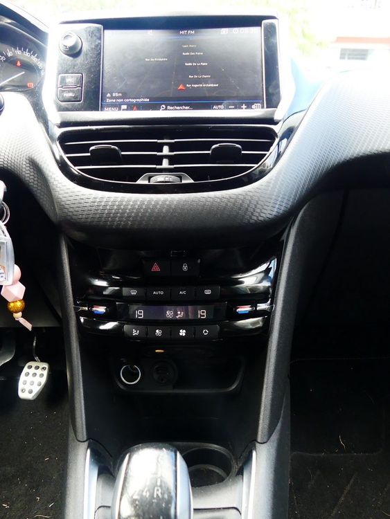voiture occasion PEUGEOT 208 à la Réunion disponible sur noutlauto.re