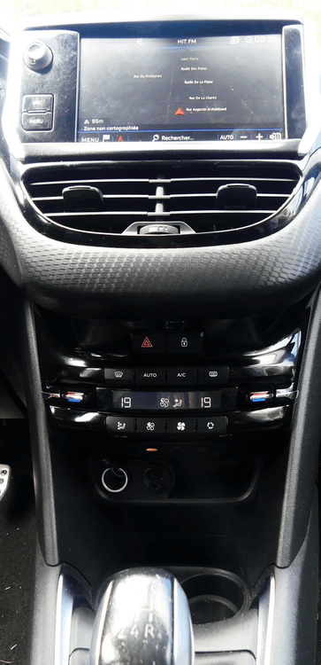 voiture occasion PEUGEOT 208 à la Réunion disponible sur noutlauto.re