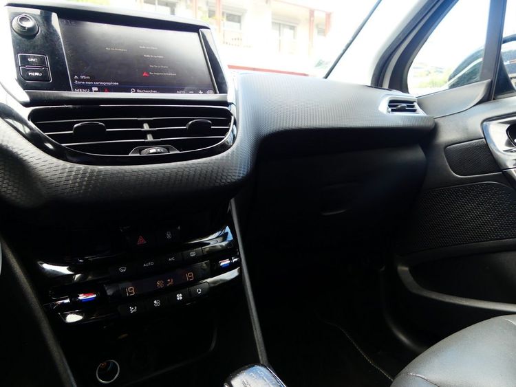 voiture occasion PEUGEOT 208 à la Réunion disponible sur noutlauto.re