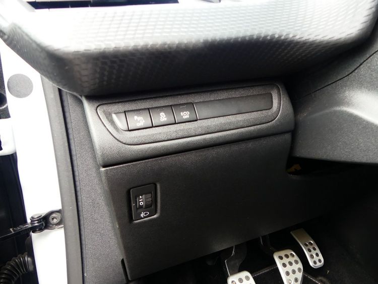 voiture occasion PEUGEOT 208 à la Réunion disponible sur noutlauto.re