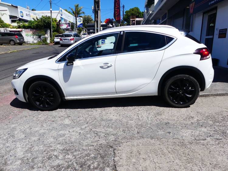 voiture occasion DS DS4 à la Réunion disponible sur noutlauto.re