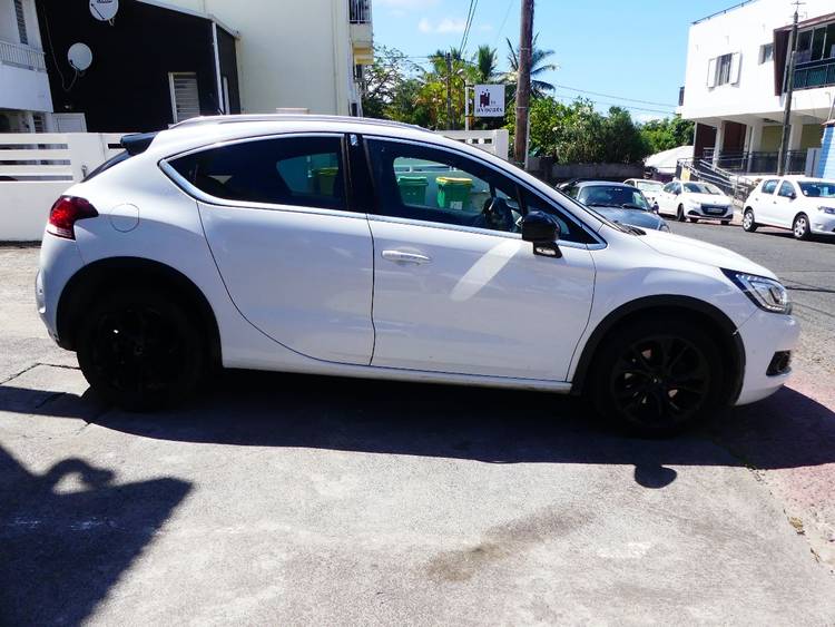 voiture occasion DS DS4 à la Réunion disponible sur noutlauto.re