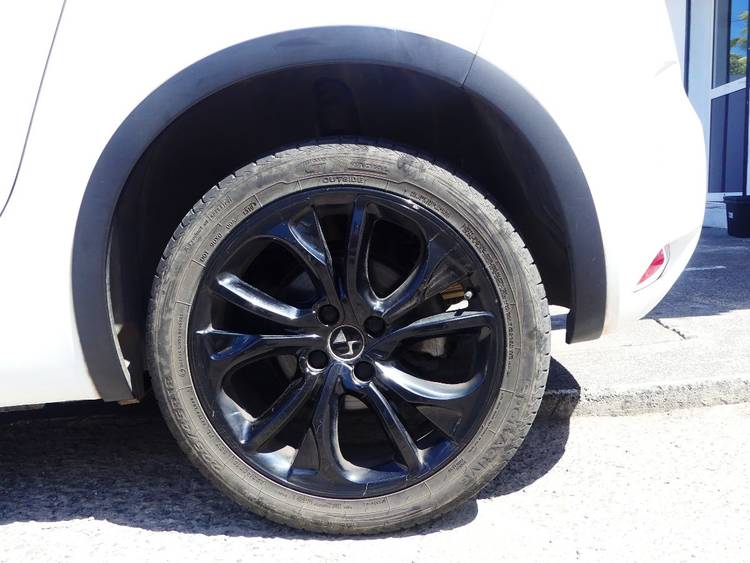 voiture occasion DS DS4 à la Réunion disponible sur noutlauto.re
