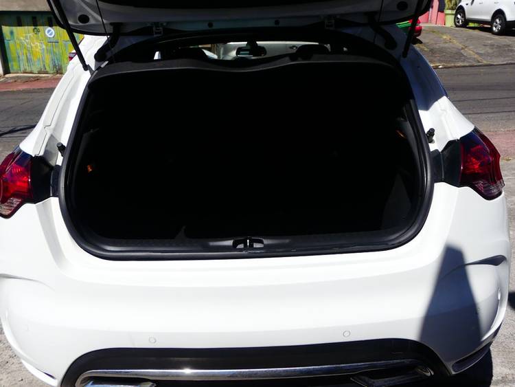 voiture occasion DS DS4 à la Réunion disponible sur noutlauto.re