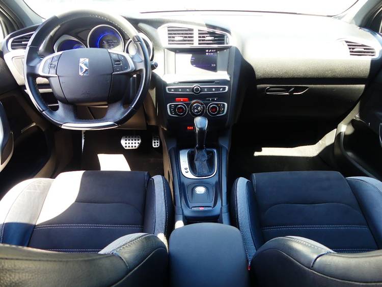 voiture occasion DS DS4 à la Réunion disponible sur noutlauto.re