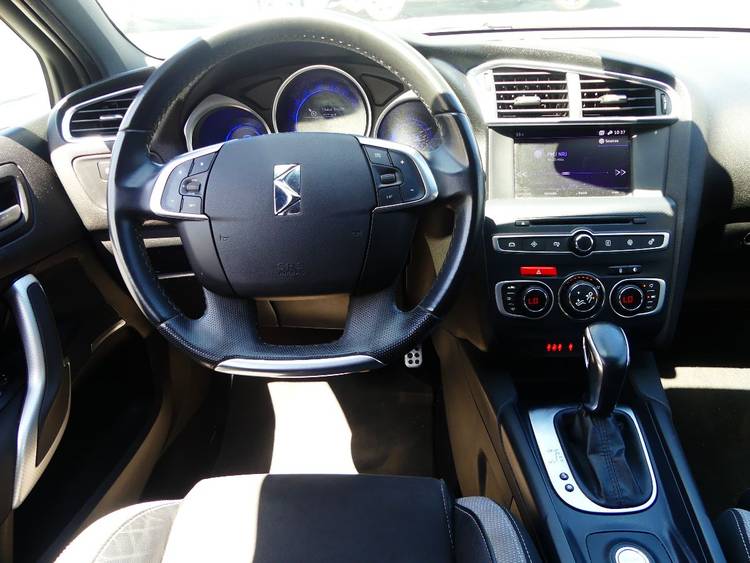 voiture occasion DS DS4 à la Réunion disponible sur noutlauto.re
