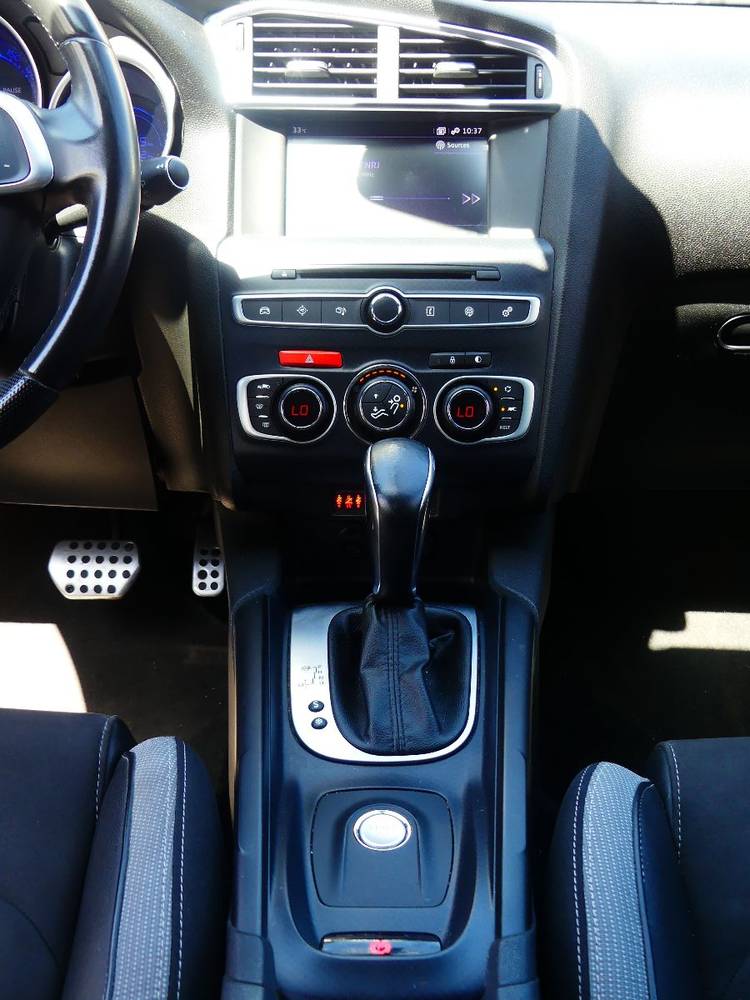 voiture occasion DS DS4 à la Réunion disponible sur noutlauto.re