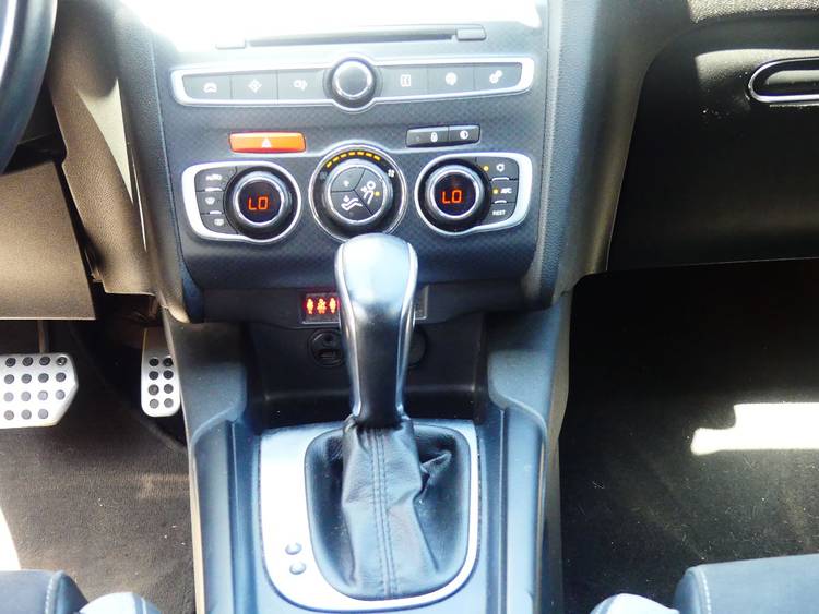 voiture occasion DS DS4 à la Réunion disponible sur noutlauto.re